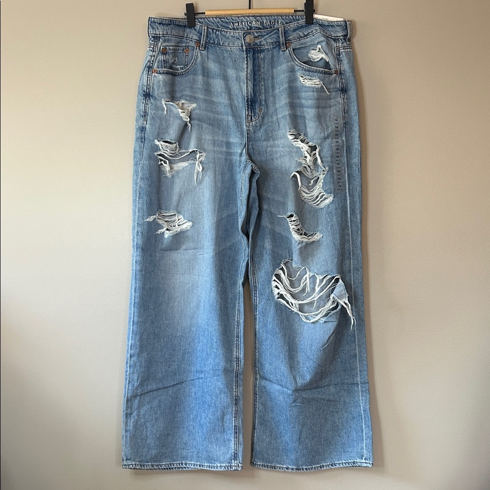 American Eagle Skater Jean Size 16S Short Distressed Ripped Light Blue Wash